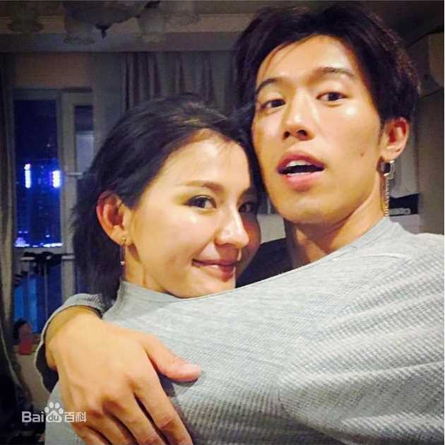 周游与热依扎素颜照相册