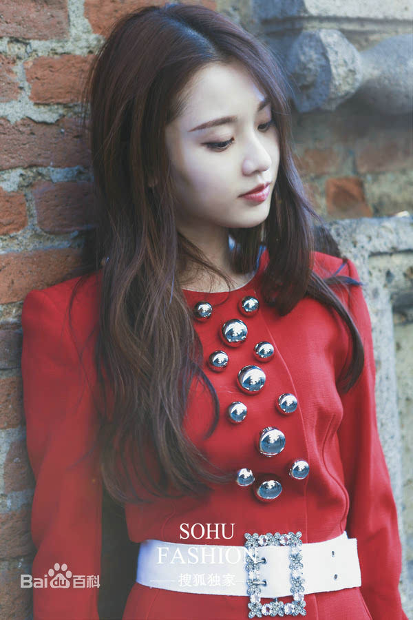 张慧雯(Zhang Huiwen)米兰街拍生活照