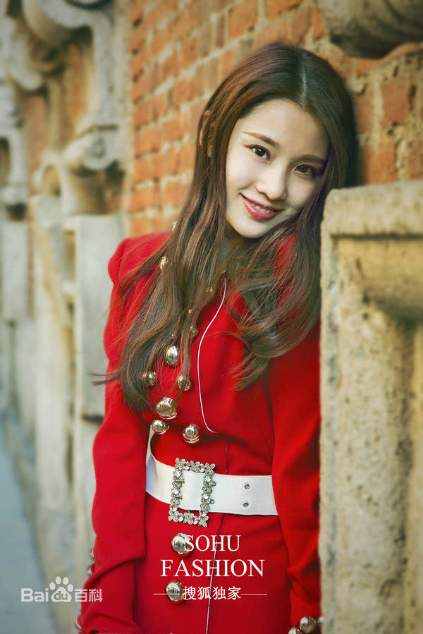 张慧雯(Zhang Huiwen)米兰街拍生活照