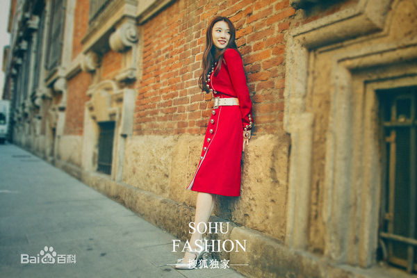 张慧雯(Zhang Huiwen)米兰街拍生活照