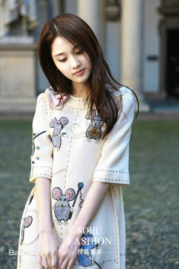 张慧雯(Zhang Huiwen)米兰街拍生活照