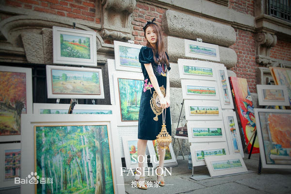 张慧雯(Zhang Huiwen)米兰街拍生活照