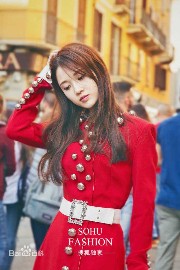 张慧雯(Zhang Huiwen)米兰街拍生活照