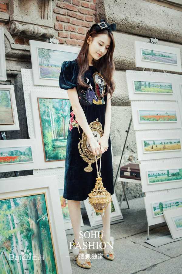 张慧雯(Zhang Huiwen)米兰街拍生活照