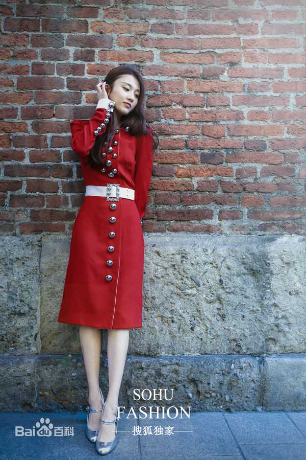 张慧雯(Zhang Huiwen)米兰街拍生活照