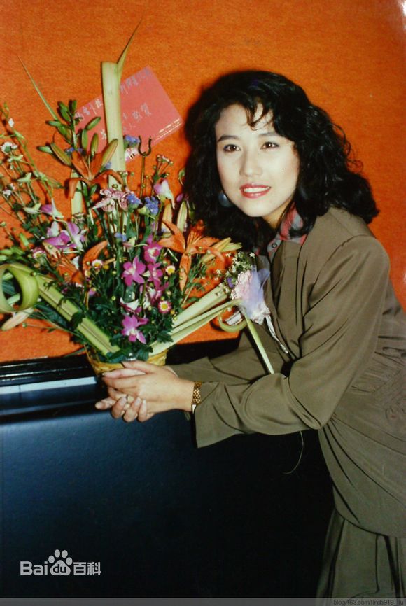 周海媚(Kathy CHAU)早年