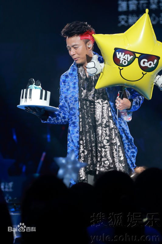 李克勤(Hacken Lee)2013左麟右李十周年演唱会 造型壁纸壁纸