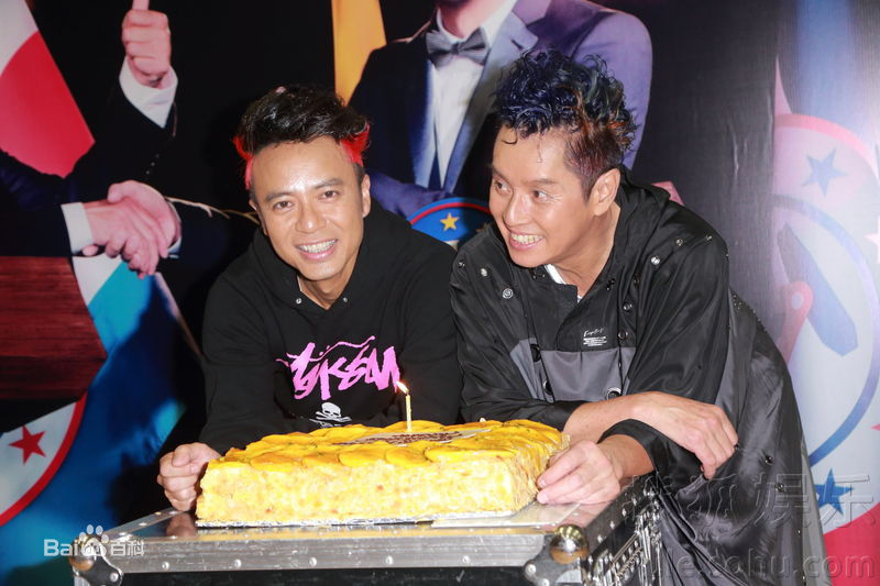 李克勤(Hacken Lee)2013左麟右李十周年演唱会 造型壁纸壁纸