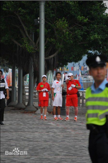 李克勤(Hacken Lee)东亚运动会41号火炬手图片图集