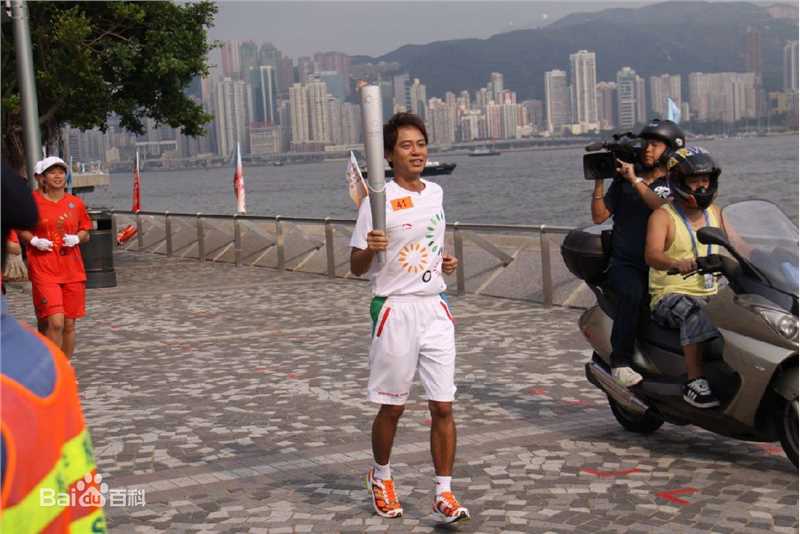 李克勤(Hacken Lee)东亚运动会41号火炬手图片图集