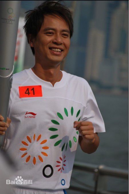 李克勤(Hacken Lee)东亚运动会41号火炬手图片图集