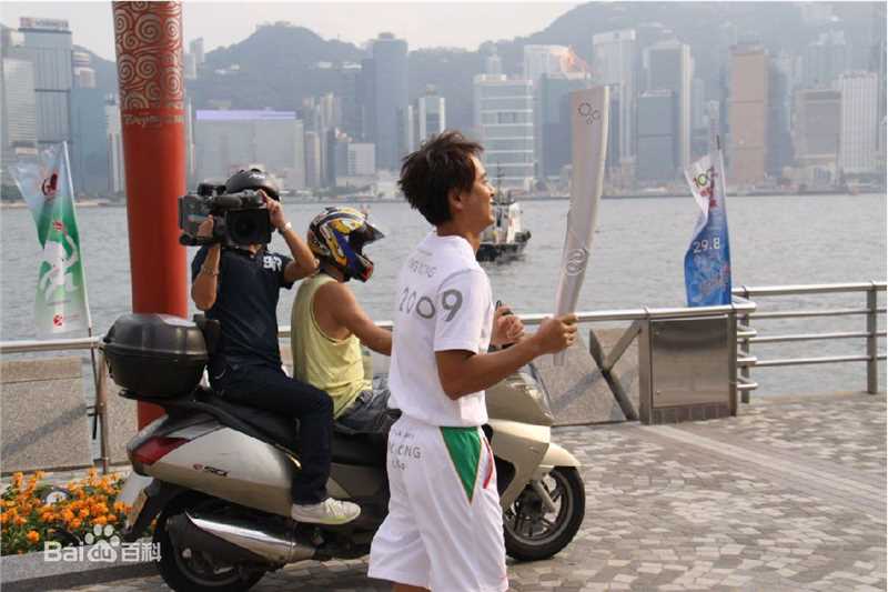 李克勤(Hacken Lee)东亚运动会41号火炬手图片图集