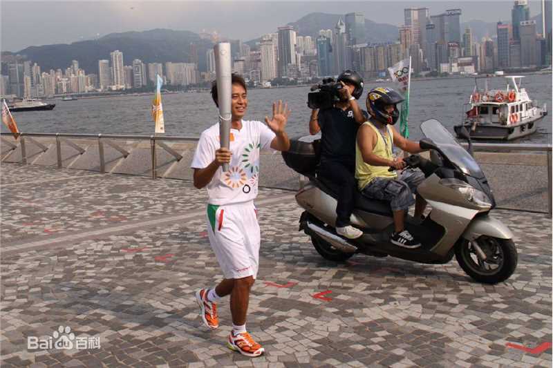 李克勤(Hacken Lee)东亚运动会41号火炬手图片图集