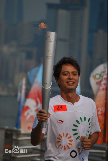 李克勤(Hacken Lee)东亚运动会41号火炬手图片图集