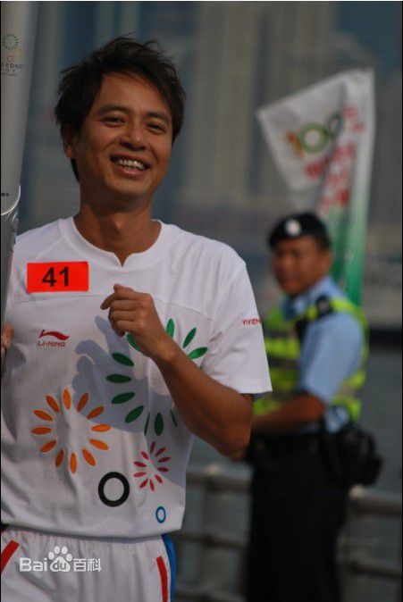 李克勤(Hacken Lee)东亚运动会41号火炬手图片图集