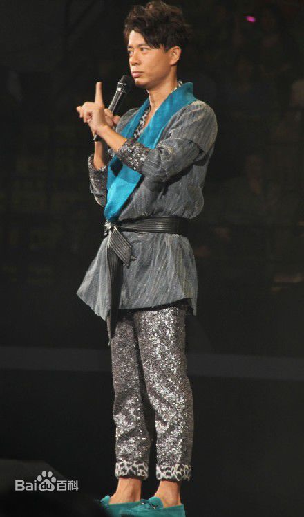 李克勤(Hacken Lee)2011克勤x小交演唱会性感图片壁纸