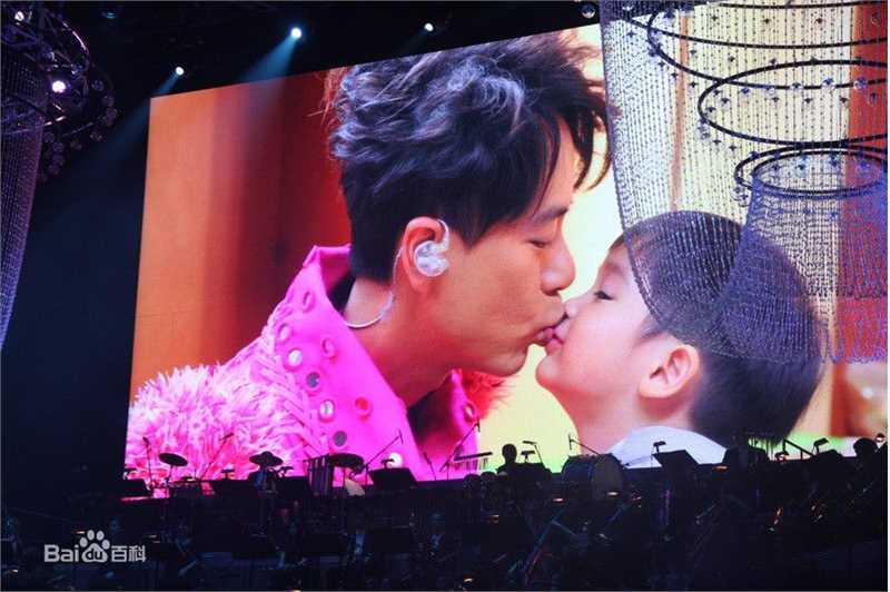 李克勤(Hacken Lee)2011克勤x小交演唱会性感图片壁纸