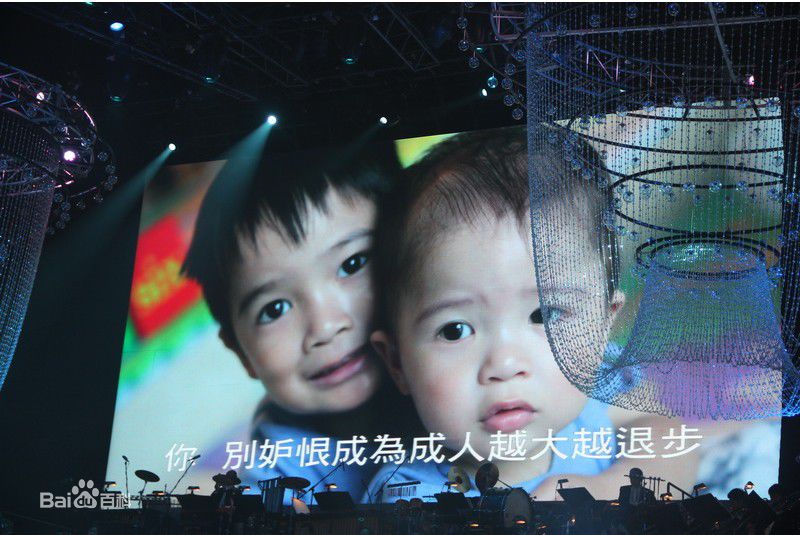 李克勤(Hacken Lee)2011克勤x小交演唱会性感图片壁纸