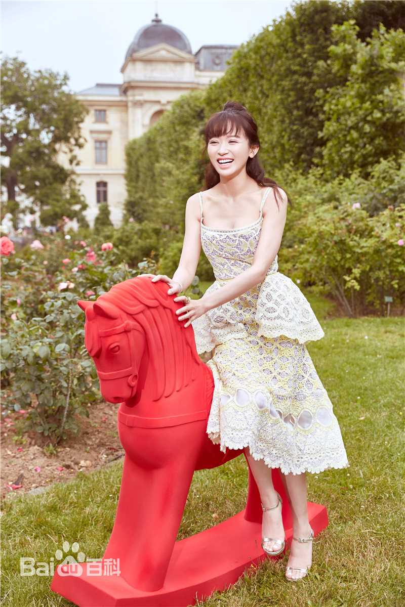 施诗(Kira)巴黎高定周壁纸壁纸