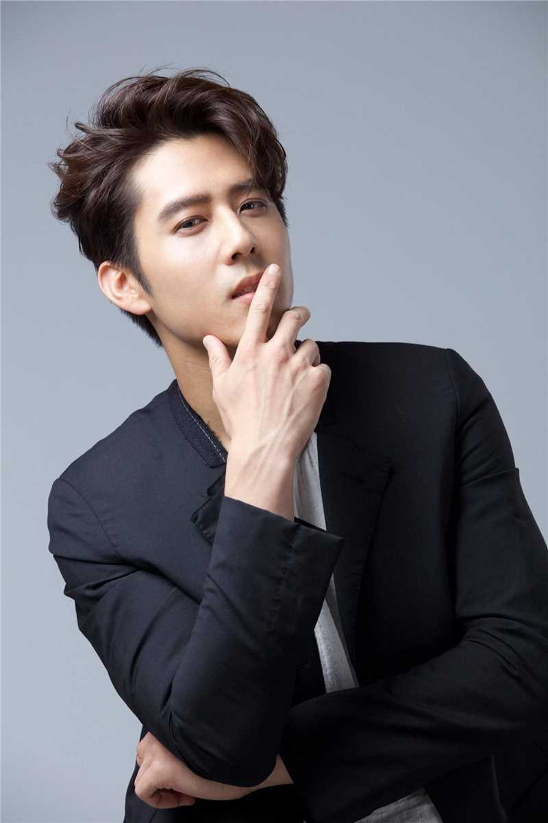 胡宇威(George Hu)宣传照图片图集