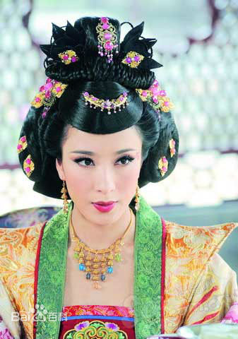 最新杨怡(Tavia Yeung Yi)壁纸