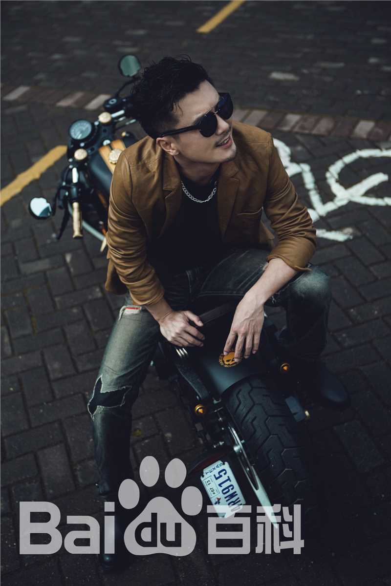 李立(LILI)最新杂志图集