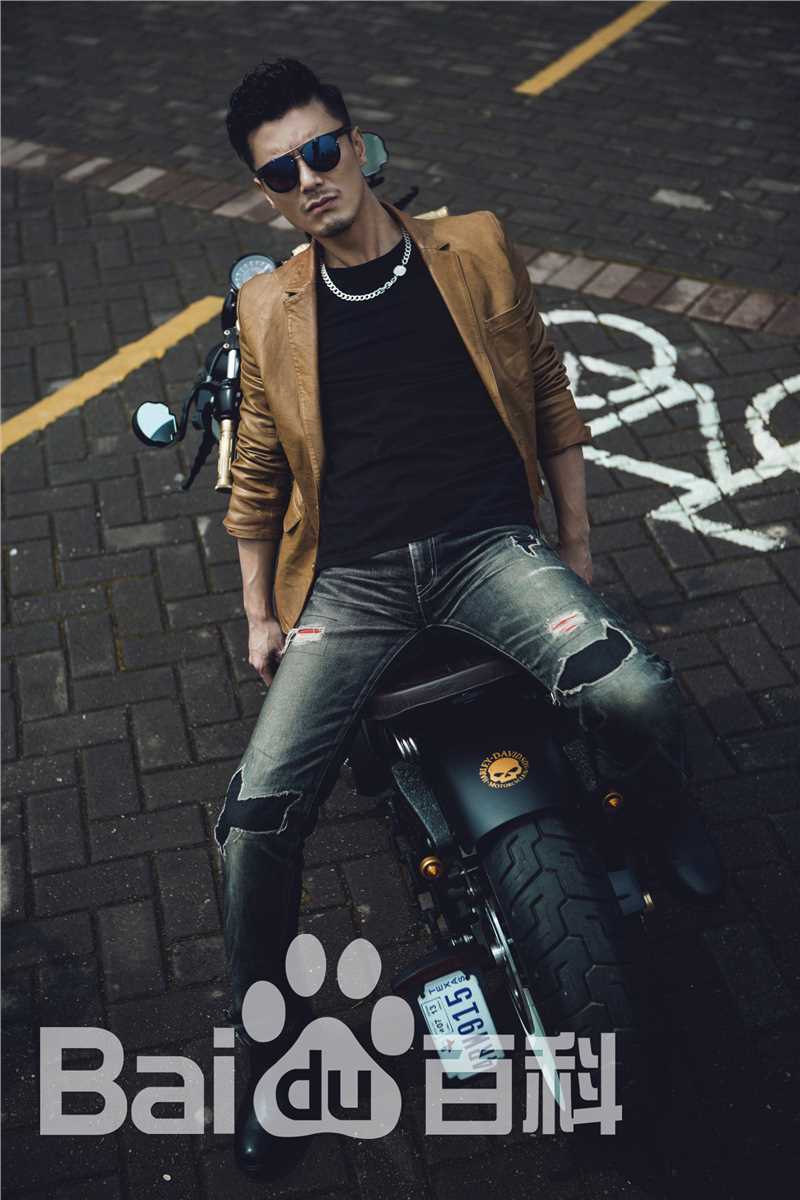 李立(LILI)最新杂志图集