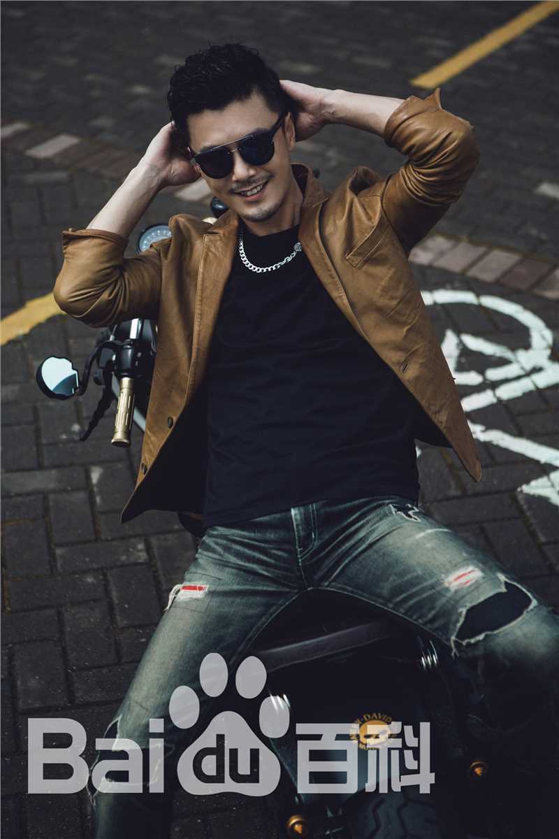 李立(LILI)最新杂志图集