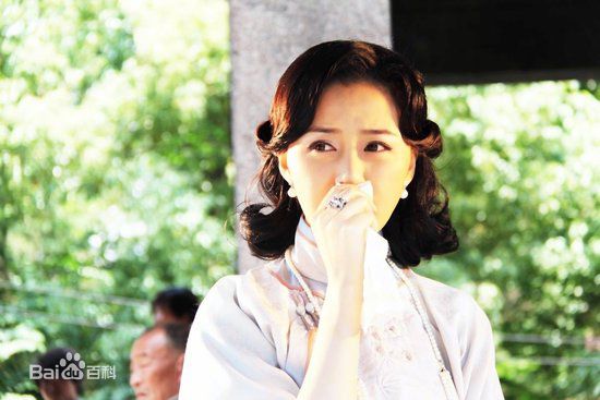 周牧茵(Zhou Muyin)在《冒牌英雄》中的