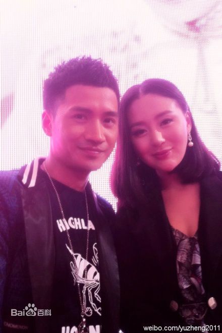 周牧茵(Zhou Muyin)藏心术发布会素颜照相册