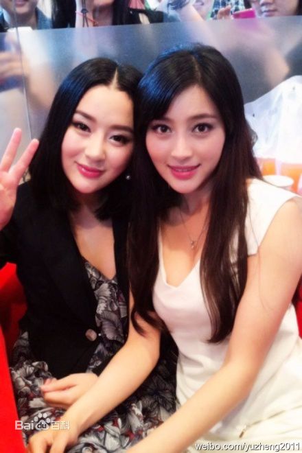 周牧茵(Zhou Muyin)藏心术发布会素颜照相册