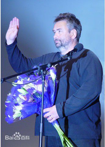 吕克·贝松(Luc Besson)出席活动照素颜照壁纸