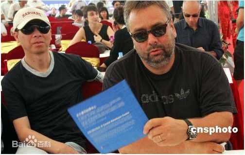 吕克·贝松(Luc Besson)出席活动照素颜照壁纸