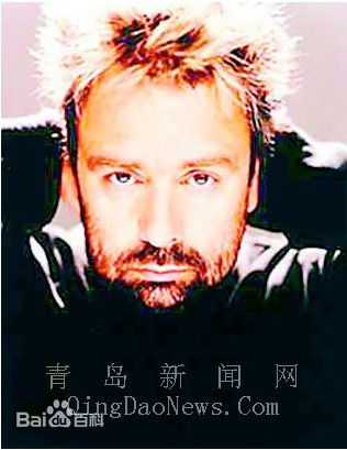 吕克·贝松(Luc Besson)出席活动照素颜照壁纸