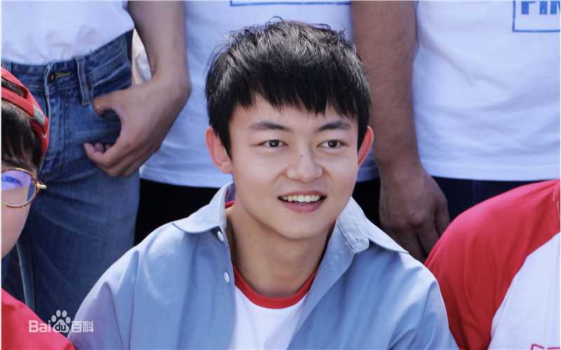 最优质万国鹏在《乒乓》开机中的相册