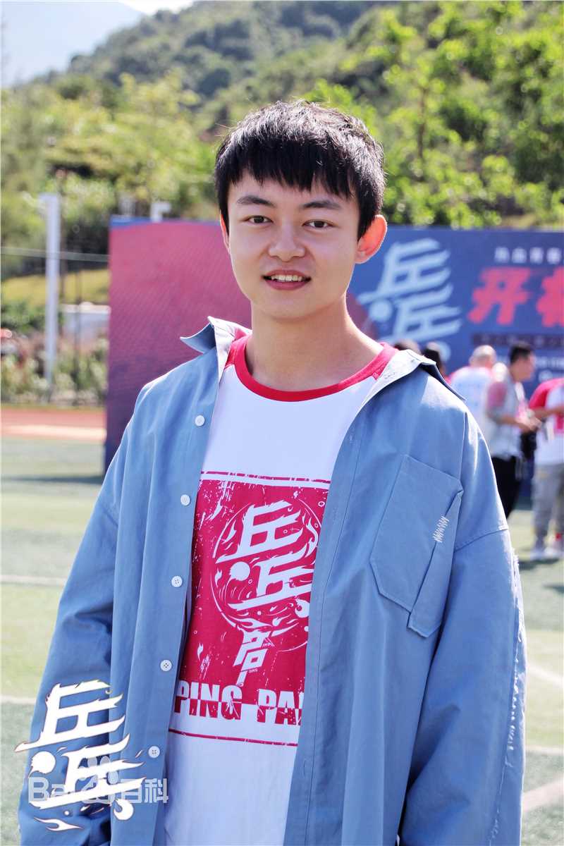 最优质万国鹏在《乒乓》开机中的相册