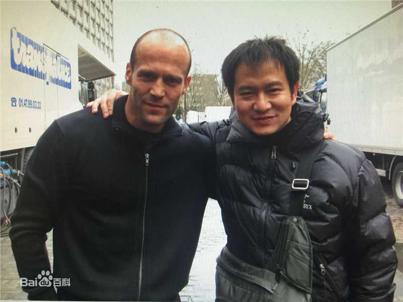 国建勇明星合影素颜照壁纸