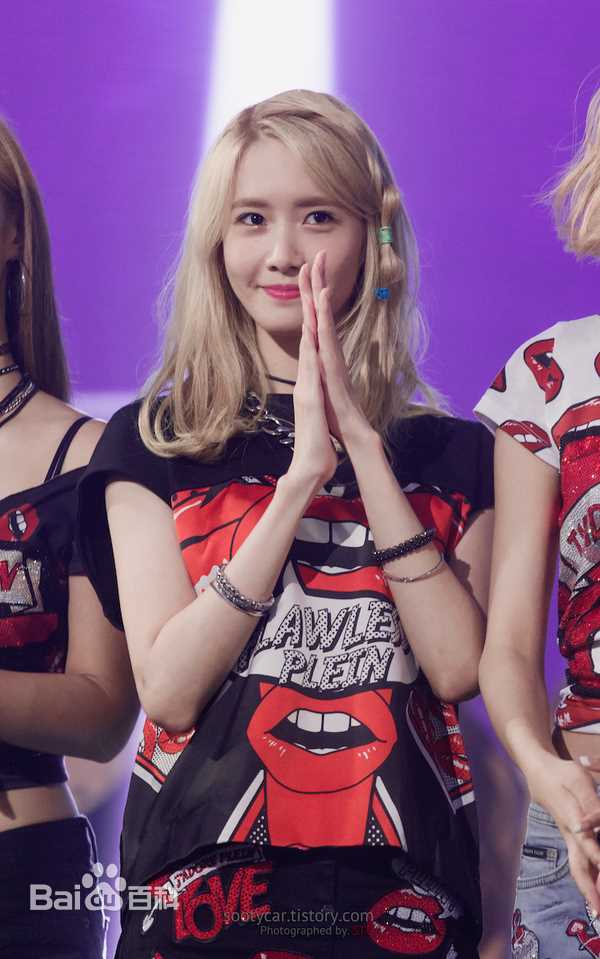 林允儿(Lim Yoon A、 、ユナ)金发允儿素颜照壁纸