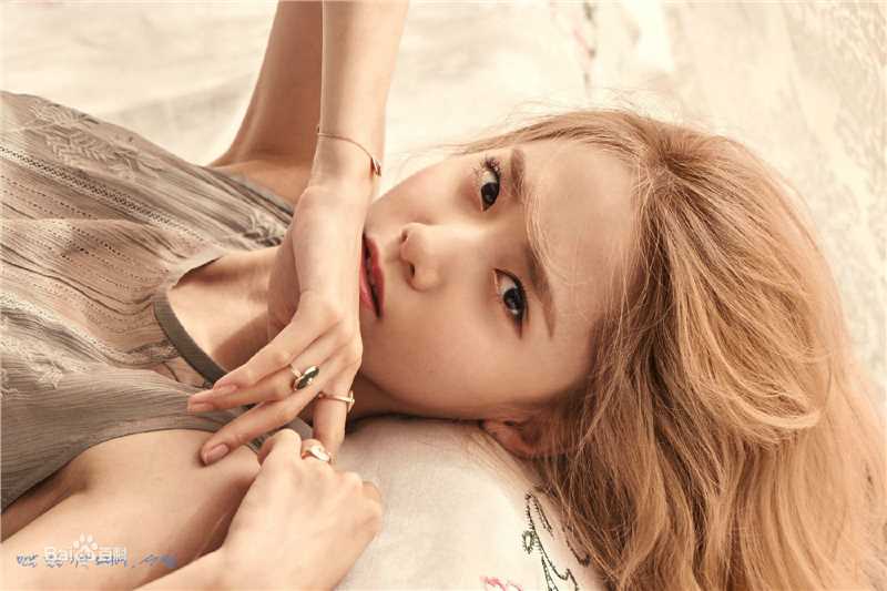 林允儿(Lim Yoon A、 、ユナ)金发允儿素颜照壁纸