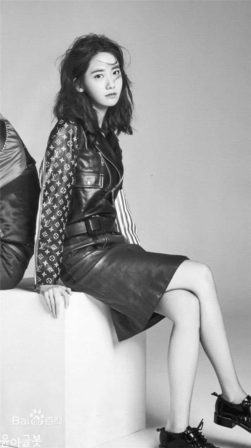 最新林允儿(Lim Yoon A、 、ユナ)在《ELLE》中的壁纸