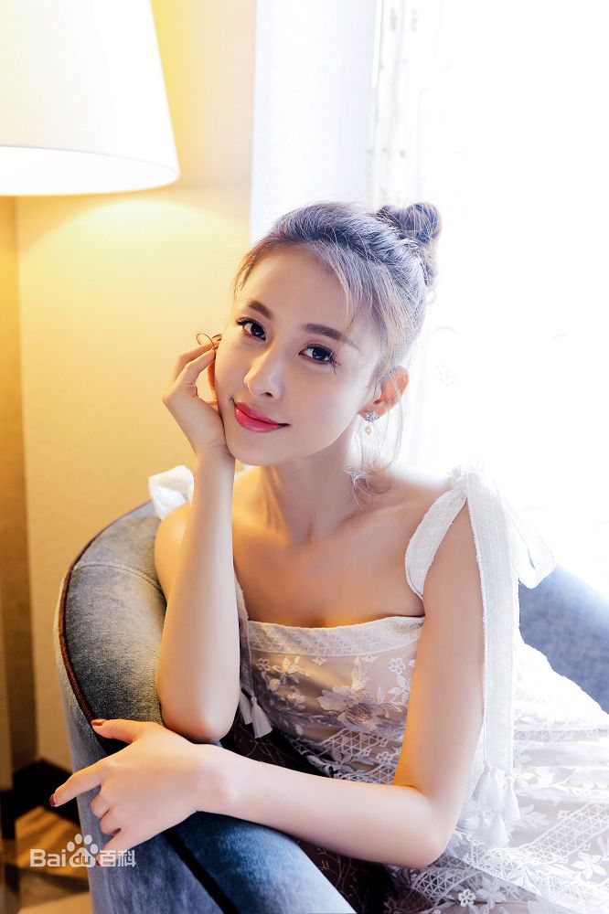 贾清(TingAnne)2018纽约时装周素颜照壁纸