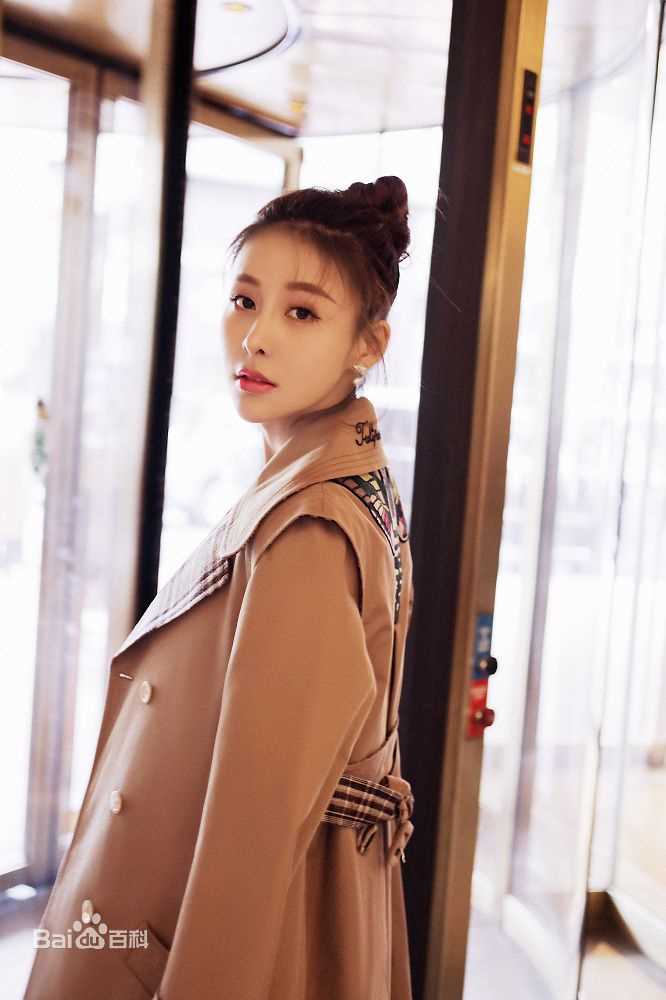 贾清(TingAnne)2018纽约时装周素颜照壁纸