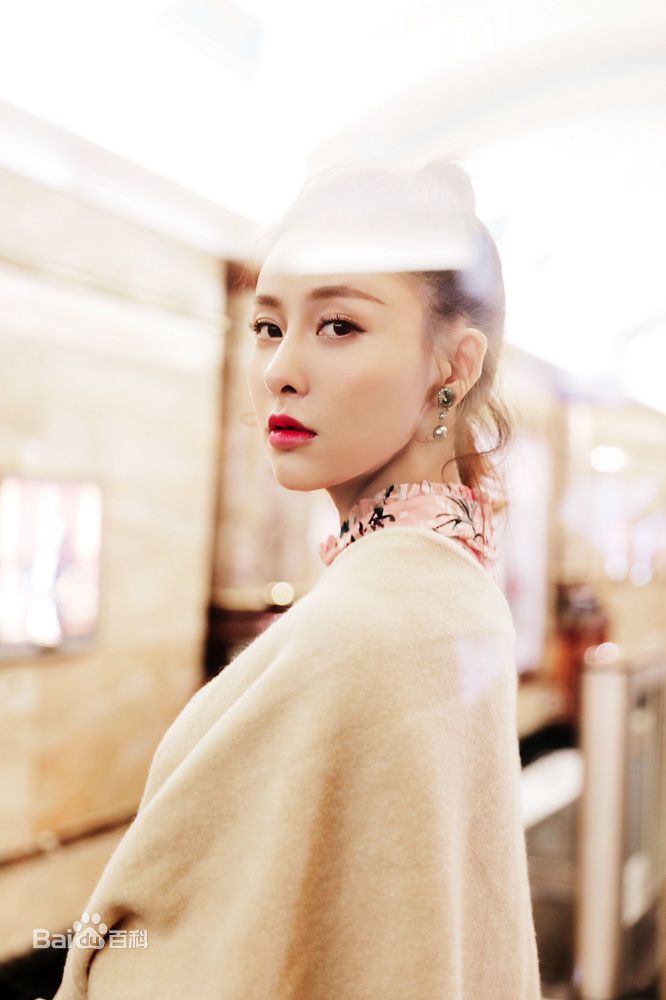 贾清(TingAnne)2018纽约时装周素颜照壁纸