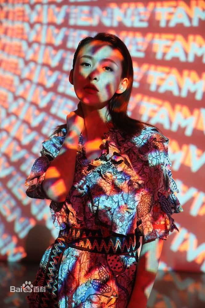 贾清(TingAnne)2018纽约时装周素颜照壁纸