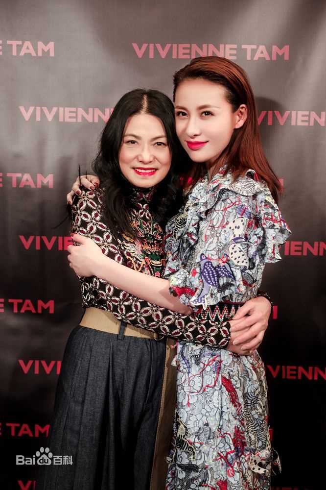 贾清(TingAnne)2018纽约时装周素颜照壁纸