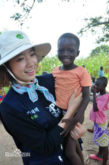 朴信惠((韩)、Park Shin Hye(罗马)、パク-シネ(日))献爱心性感图片图集