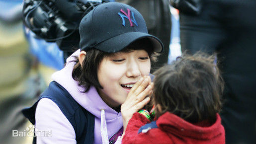 朴信惠((韩)、Park Shin Hye(罗马)、パク-シネ(日))献爱心性感图片图集