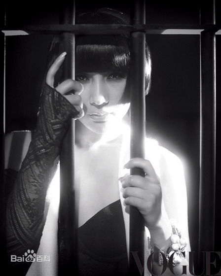 严正花(（Jeong-hwa Eom）)生活照