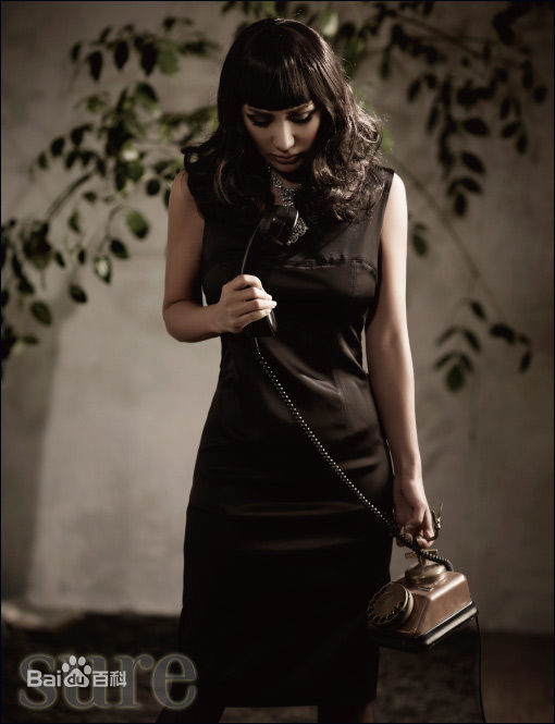 最新严正花(（Jeong-hwa Eom）)在《SURE》2010年4月号官图中的壁纸