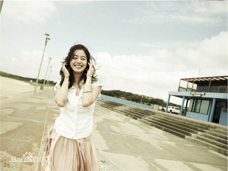 金泰希（正译）(（韩文）、Kim Tae Hee（英文）)天然美女素颜照相册